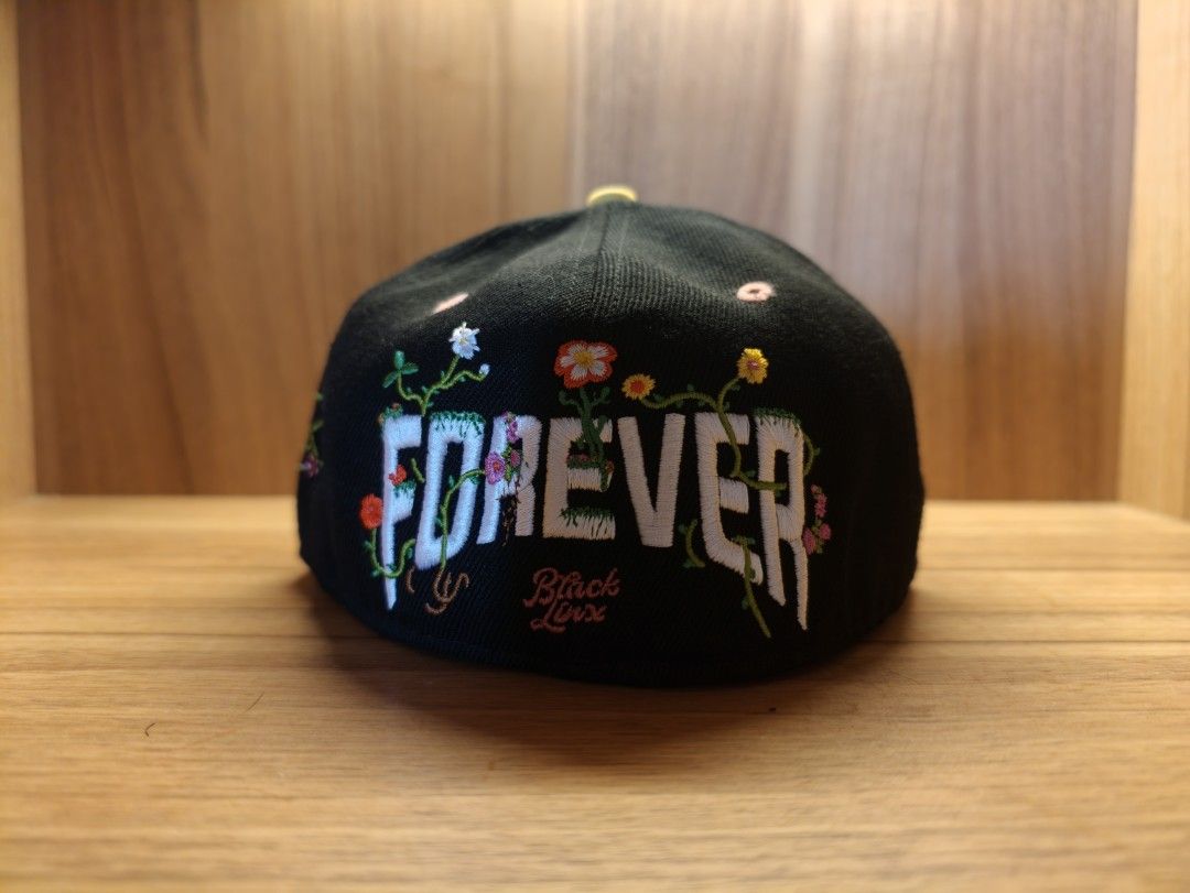 Fitted cap (Category: Caps & Hats) located in Singapore. Submitted by capycity (Listing ID 1456965815, Image 2). Description: Sizing 7¼ (57.7cm) BRAND BLACK LINX.