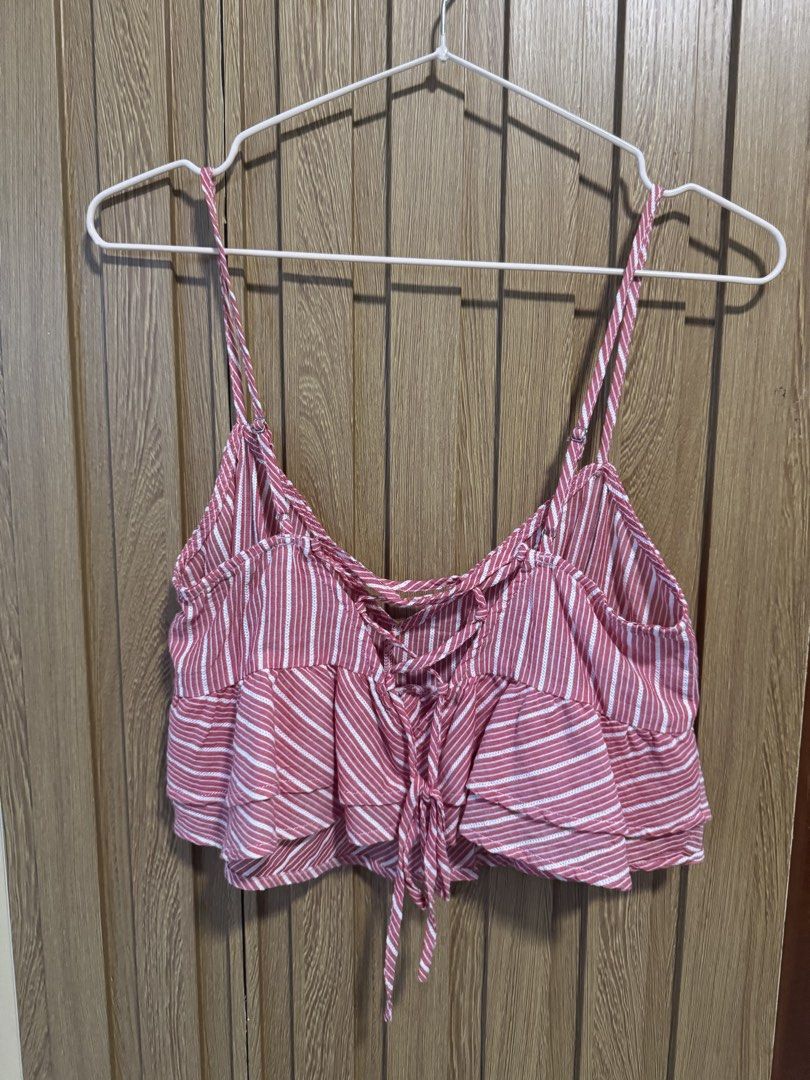 Forever 21 Striped Blouse (Category: Sleeveless) located in Paranaque City. Submitted by prelovedbye__ (Listing ID 1457085187, Image 2). Description: With adjustable straps.