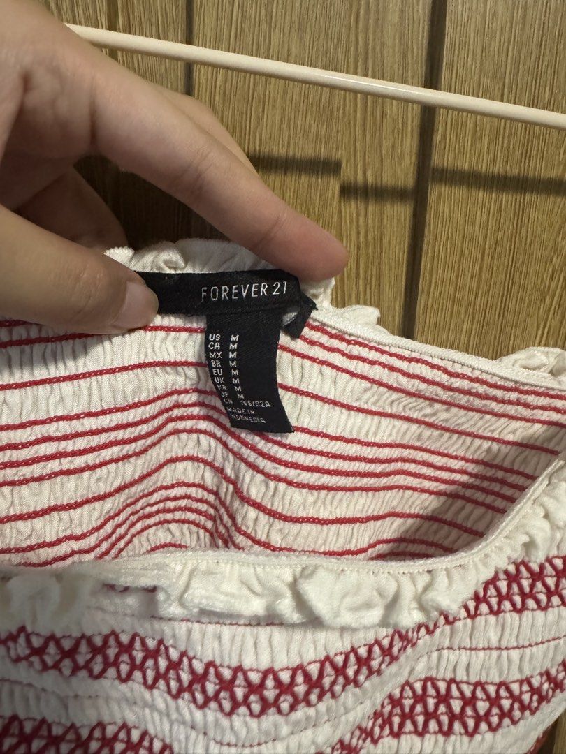 Forever 21 Striped Tube Top (Category: Sleeveless) located in Paranaque City. Submitted by prelovedbye__ (Listing ID 1457083456, Image 3). Description: .