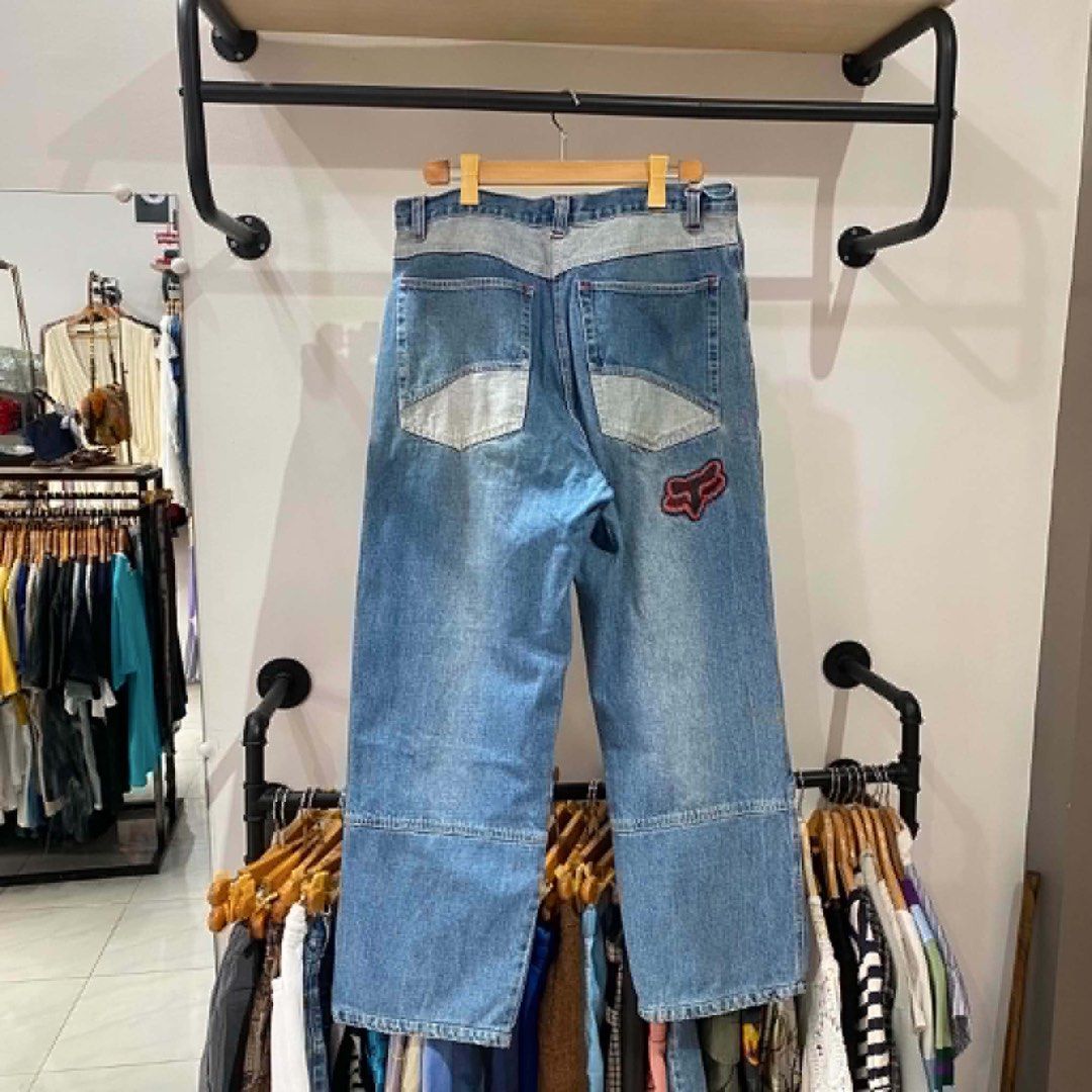 Fox Racing Denim Jeans Baggy Fit Patch Logo (Category: Jeans) located in Bambang. Submitted by heats777 (Listing ID 1457042763, Image 3). Description: Issue: None Good condition .