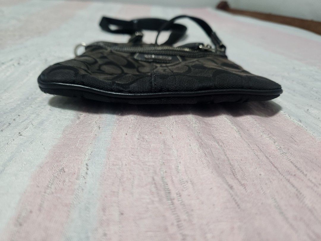Fs unisex (Category: Luxury Bags & Wallets) located in Tarlac. Submitted by margareth24 (Listing ID 1457060887, Image 3). Description: Authentic coach Penelope no rubs no hangtag lang.