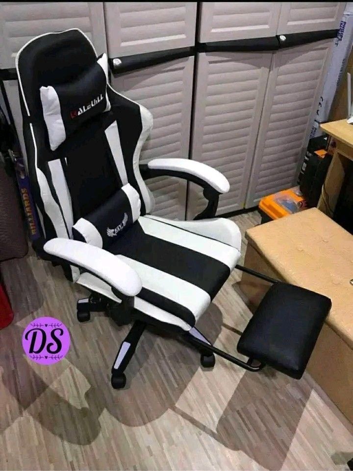 Gaming Chair (Category: Chairs) located in Makati City. Submitted by oideme (Listing ID 1457065490, Image 1). Description: .