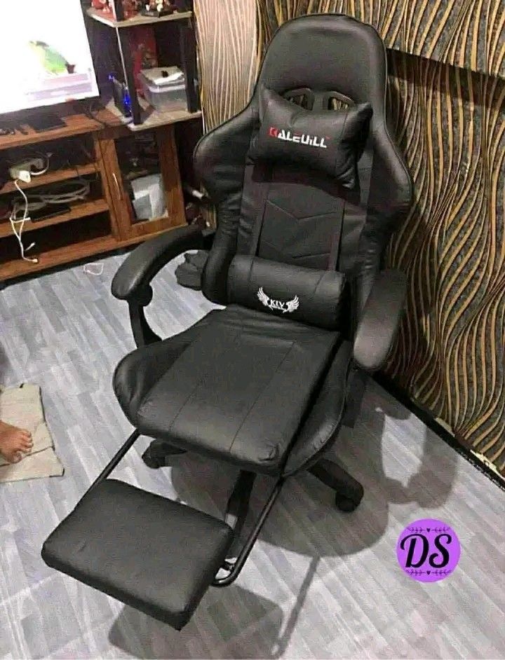 Gaming Chair (Category: Chairs) located in Makati City. Submitted by oideme (Listing ID 1457065490, Image 2). Description: .