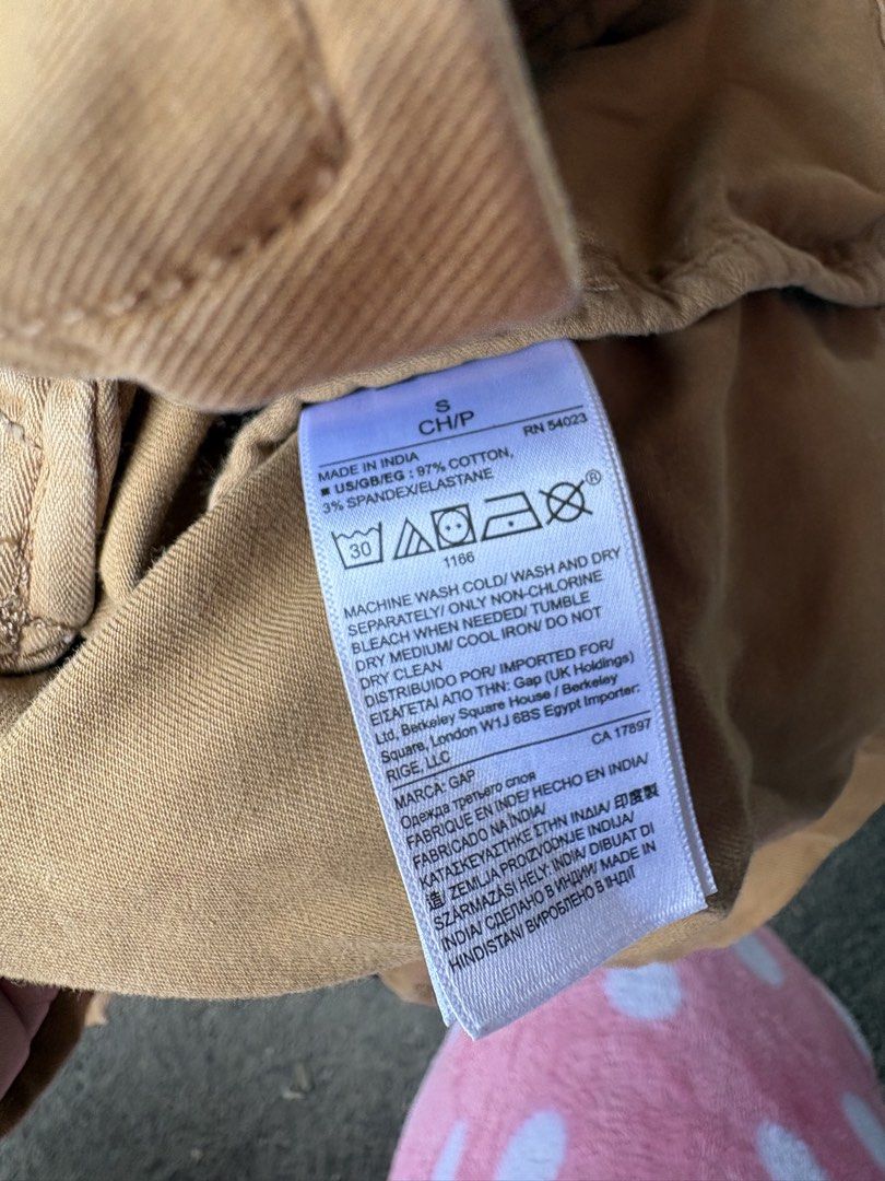 gap (Category: Coats, Jackets and Outerwear) located in Alaminos. Submitted by chantell_01 (Listing ID 1457025232, Image 3). Description: no issue .