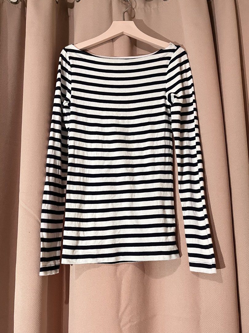 GAP Striped Long Sleeve Boat Neck Top (Category: Longsleeves) located in Davao. Submitted by sonateine (Listing ID 1457059719, Image 1). Description: - Classic black and white striped long sleeve top - Elegant boat neck style - Stretchy material for ultimate comfort - Perfect for layering or wearing solo - A versatile addition to any outfit - Easily pairs with jeans or skirts.