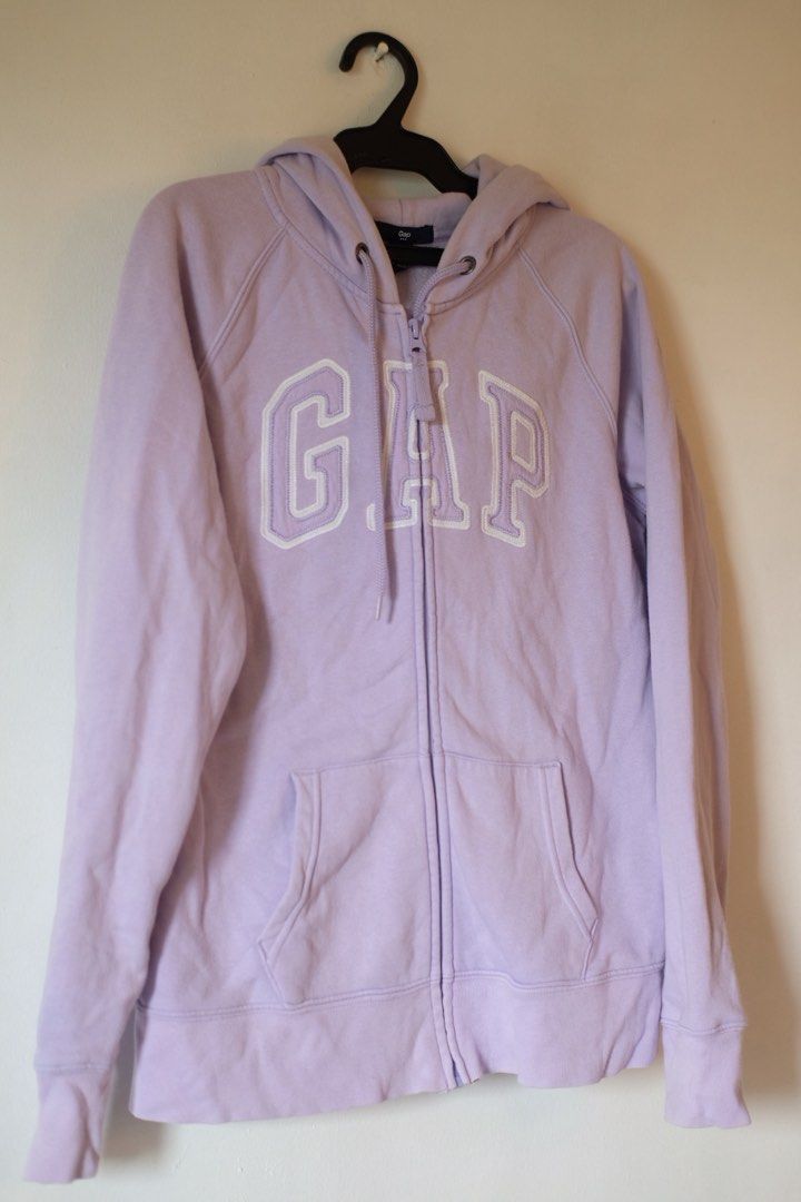 GAP women’s jacket (Category: Coats, Jackets and Outerwear) located in Mandaluyong City. Submitted by declutterstuff12 (Listing ID 1457110198, Image 2). Description: .