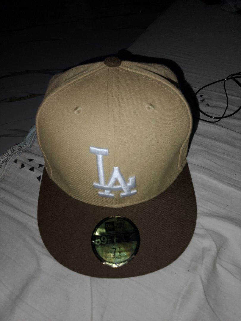 Genuine close cap (Category: Caps & Hats) located in Manila. Submitted by justine_ringor (Listing ID 1457026144, Image 1). Description: Brand new close cap, LA 🫶🫶.