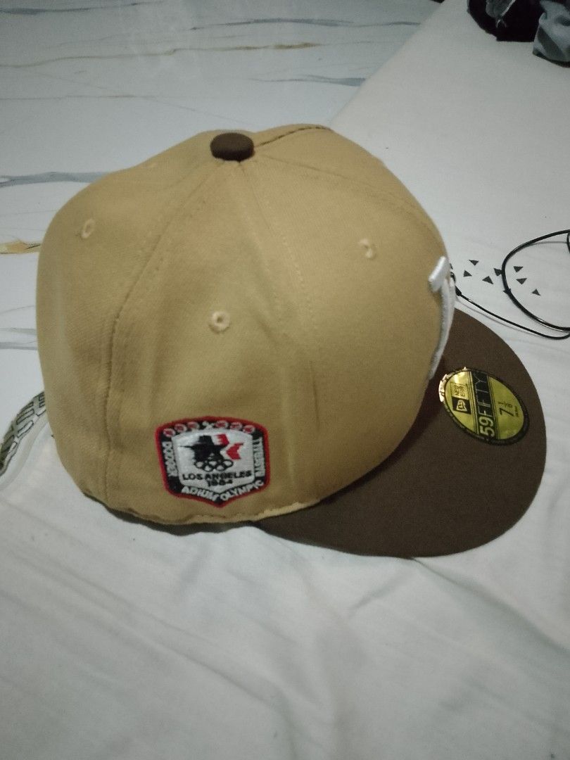Genuine close cap (Category: Caps & Hats) located in Manila. Submitted by justine_ringor (Listing ID 1457026144, Image 2). Description: Brand new close cap, LA 🫶🫶.