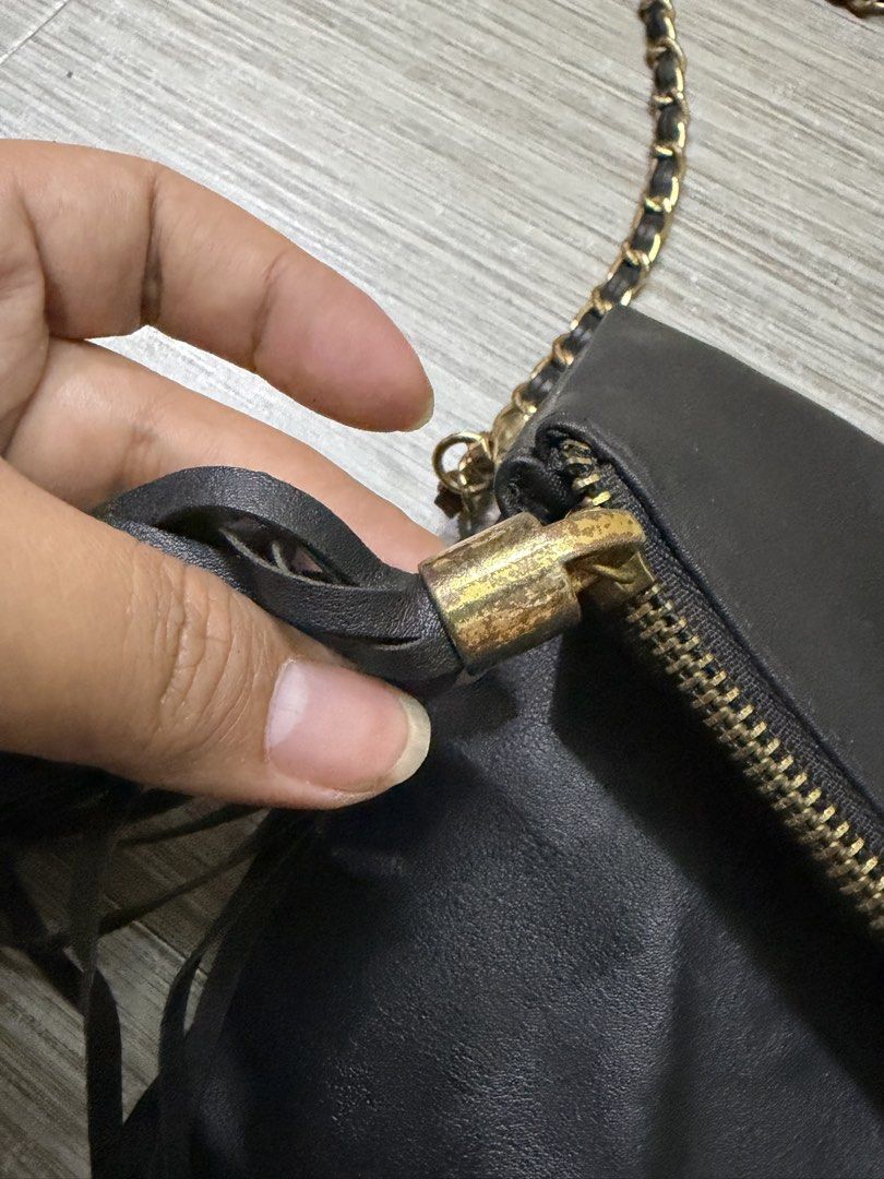 Givenchy (Category: Luxury Bags & Wallets) located in Quezon City. Submitted by 3jsprelovedshop (Listing ID 1457076332, Image 3). Description: .