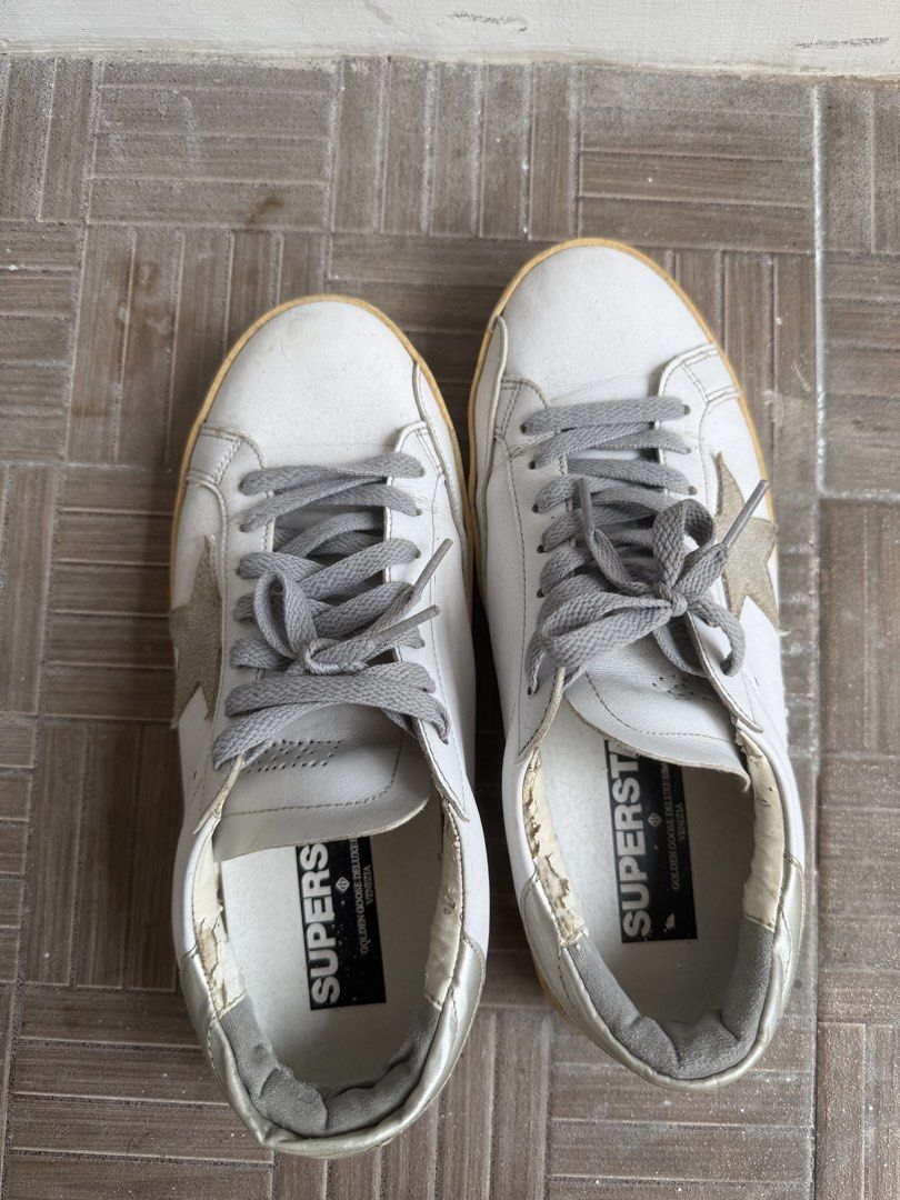 Golden Goose 42 (Category: Sneakers) located in Manila. Submitted by amlasalam49291 (Listing ID 1457031258, Image 2). Description: -42 size -well used -signs of wear -not guaranteed auth.