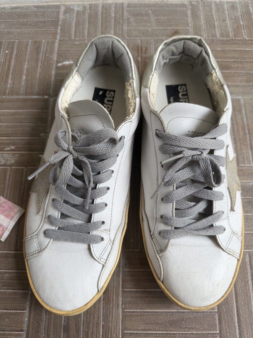 Golden Goose 42 (Category: Sneakers) located in Manila. Submitted by amlasalam49291 (Listing ID 1457031258, Image 1). Description: -42 size -well used -signs of wear -not guaranteed auth.