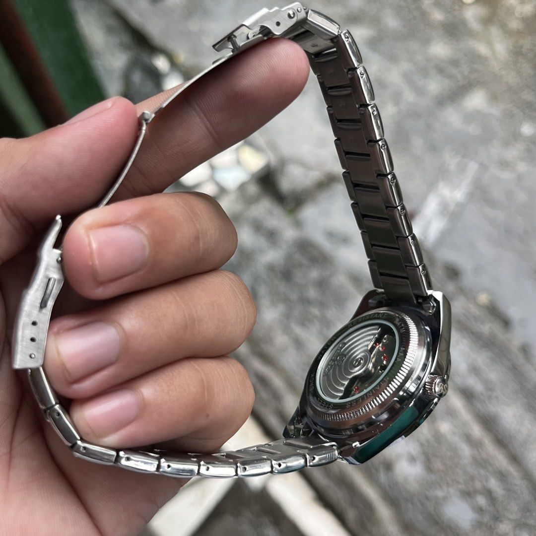 GRAND SEIKO BLACK DIAL (Category: Luxury Watches) located in Manila. Submitted by aihzenbalt91094 (Listing ID 1457084636, Image 3). Description: 40 MM WITH DATE AUTOMATIC OPEN BACK DOUBLE LOCK HEAVY WATER RESIST WORKING EXCELLENT NO ISSUE CLAIM 2,000 WITH BOX.