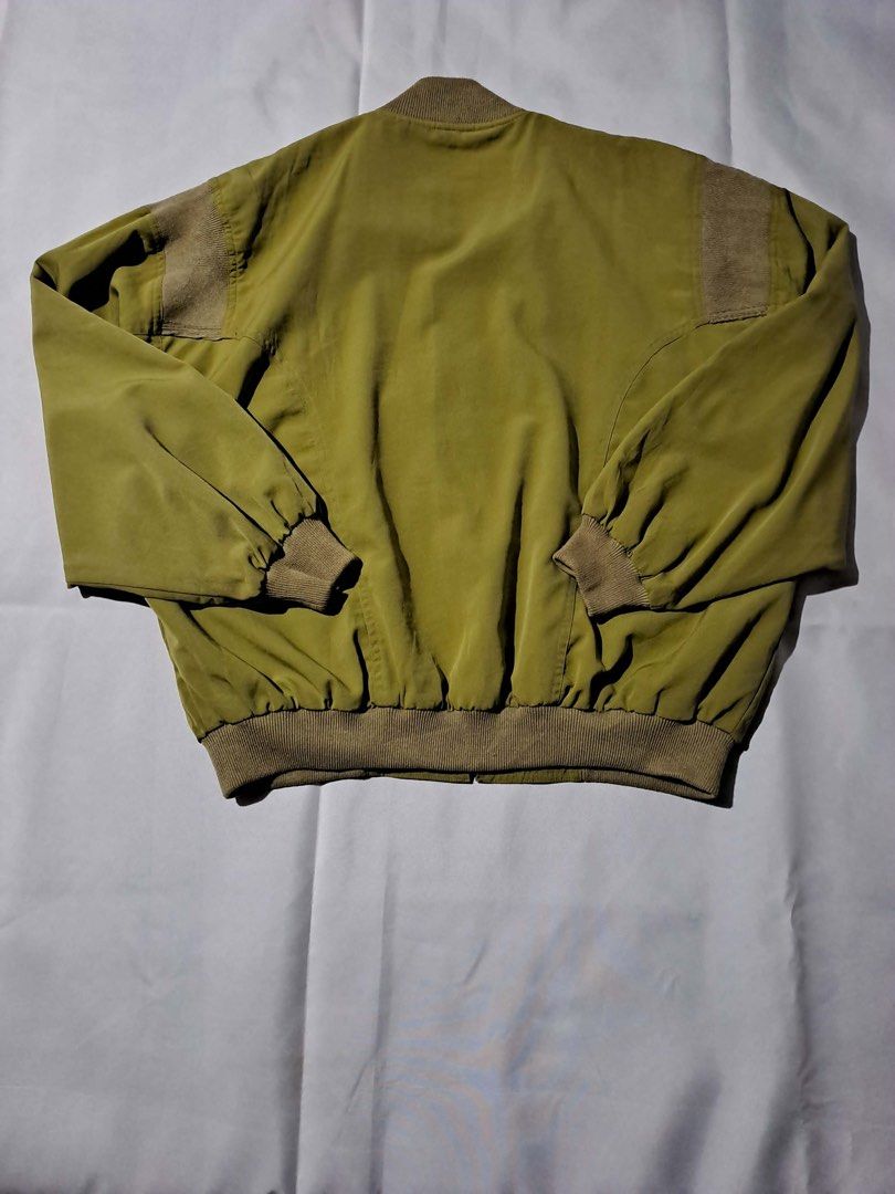 Green boxy cropped bomber jacket (Category: Coats, Jackets and Outerwear) located in Guiguinto. Submitted by riesefeld (Listing ID 1457132574, Image 2). Description: S - M W - 22 L - 24.