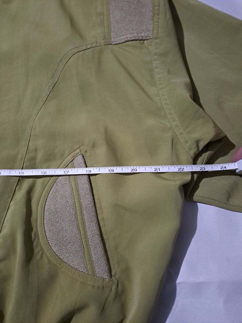 Green boxy cropped bomber jacket (Category: Coats, Jackets and Outerwear) located in Guiguinto. Submitted by riesefeld (Listing ID 1457132574, Image 3). Description: S - M W - 22 L - 24.