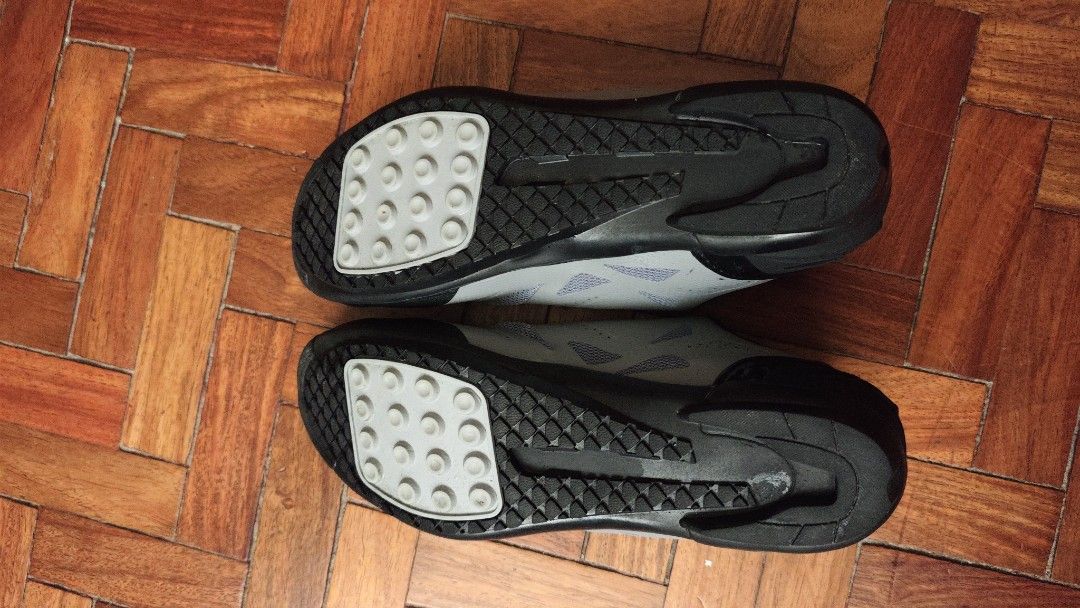 Grey Cycling Shoes with BOA Dial Closure (Category: Sneakers) located in Tarlac. Submitted by limidoloy191416 (Listing ID 1456968815, Image 2). Description: - Grey cycling shoes - Features a BOA dial closure system for a secure and precise fit - Soles are equipped with cleats for clipless pedals - Offers good grip on the bottom for stability - Perfect for your next cycling adventure.