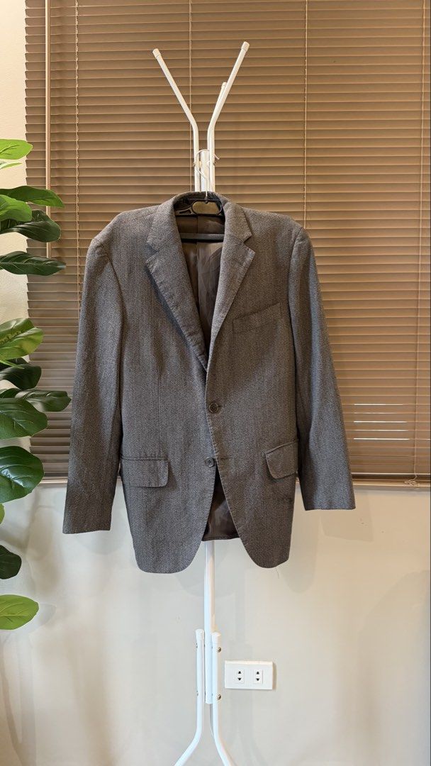 Grey Oversized Tailored Blazer (Category: Coats, Jackets and Outerwear) located in Caloocan City. Submitted by hellomaryon (Listing ID 1457003909, Image 1). Description: Classic and versatile grey blazer with a clean tailored silhouette. Easy to dress up or pair with trousers or a skirt for a polished look, or wear casually with jeans. ✨ Neutral grey colour ✨ Notched lapel collar ✨ Long sleeves ✨ 2-button front closure ✨ Front flap pockets ✨ Stru