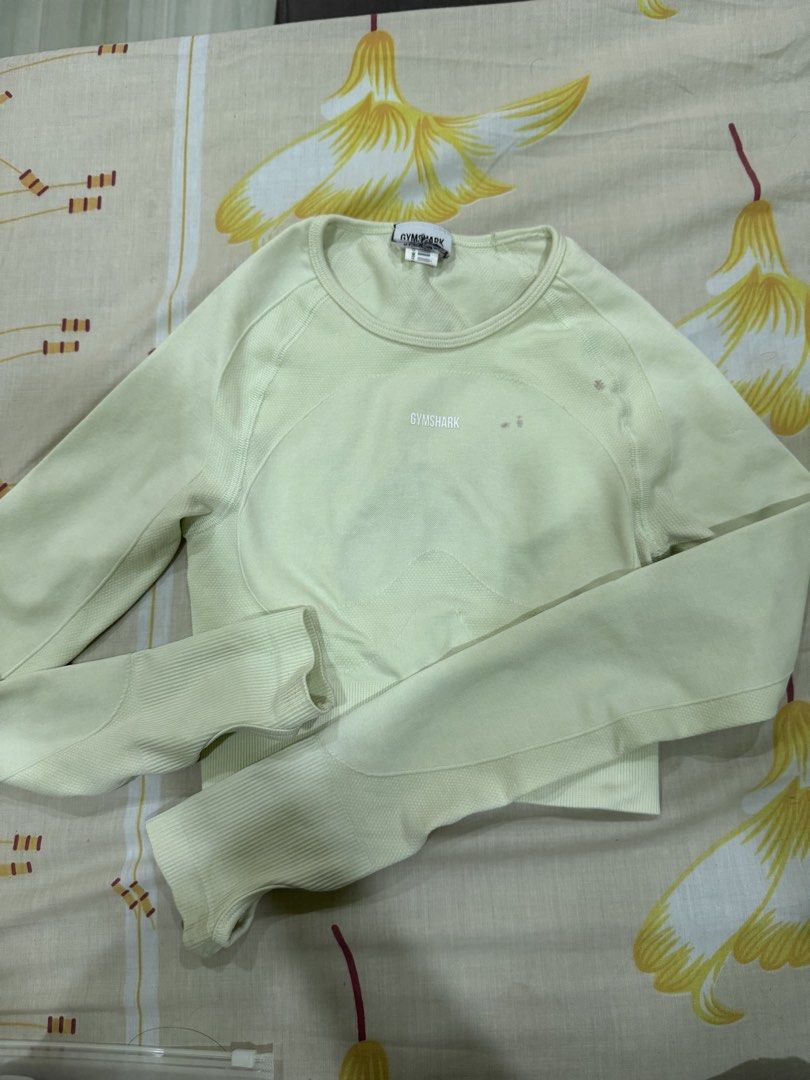 Gymshark top (Category: Activewear) located in Cebu City. Submitted by aisla_ (Listing ID 1457073826, Image 1). Description: flaws: cut tag and minimal stain and runs.