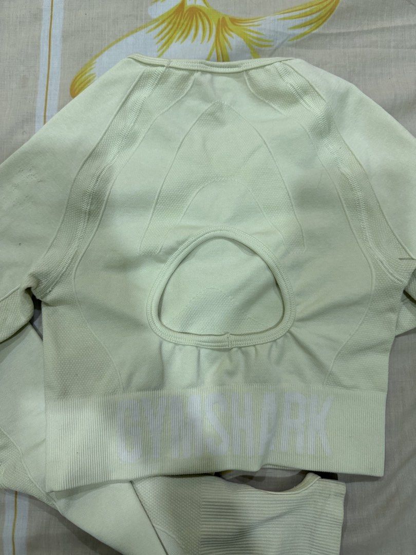 Gymshark top (Category: Activewear) located in Cebu City. Submitted by aisla_ (Listing ID 1457073826, Image 3). Description: flaws: cut tag and minimal stain and runs.