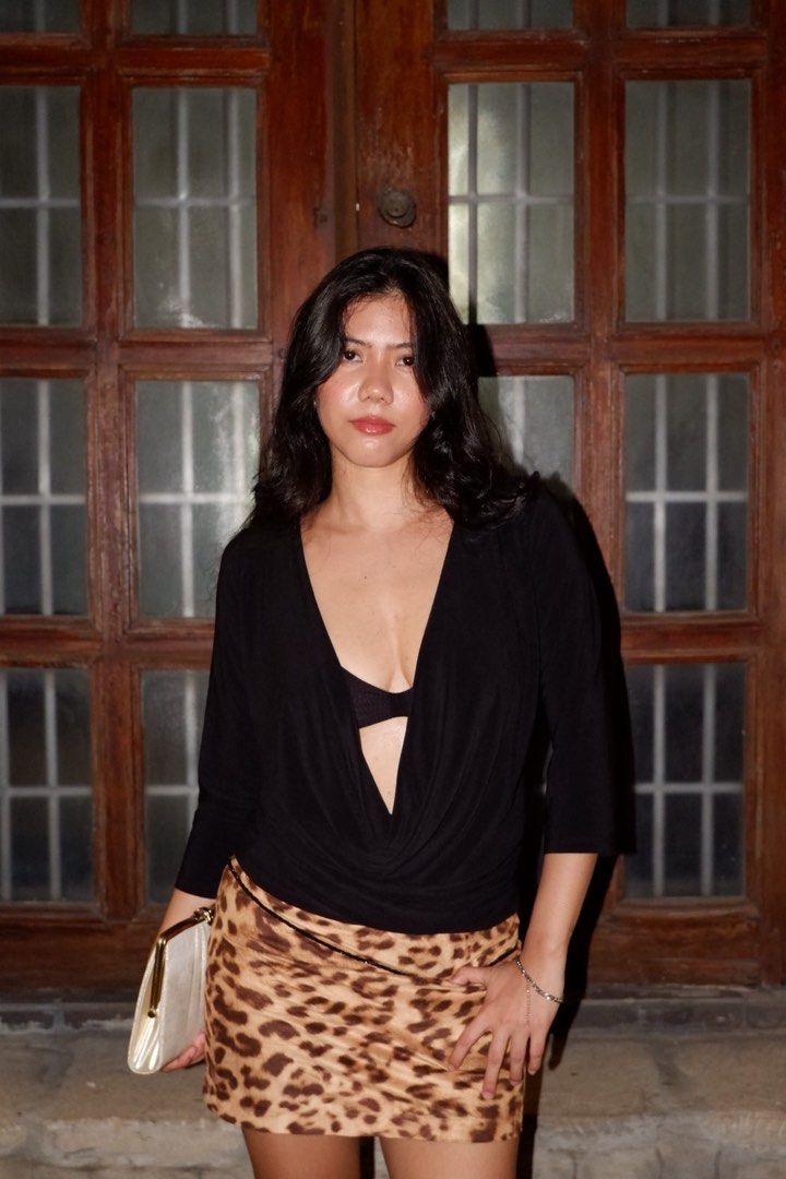 Half sleeves y2k top (Category: Blouses) located in Quezon City. Submitted by _nicole21 (Listing ID 1457112909, Image 1). Description: .