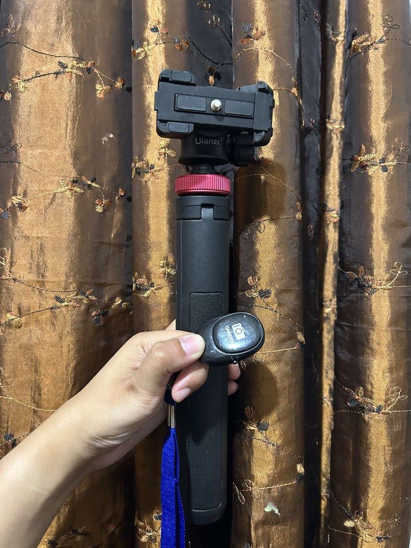 Heavy duty Tripod w/ Bluetooth Remote (Category: Tripods & Monopods) located in Agdangan. Submitted by christy_4 (Listing ID 1457100298, Image 1). Description: Heavy duty and reliable tripod with bluetooth! Rfs: upgraded .
