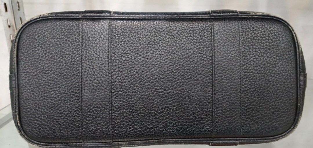 Hermes Black Leather Tote Bag (Category: Luxury Bags & Wallets) located in Legazpi City. Submitted by georgepineda791 (Listing ID 1457104970, Image 3). Description: PRELOVED HERMÈS GARDEN PARTY – BLACK LEATHER 🖤 A classic and spacious Hermès Garden Party in black leather, perfect for everyday use or as a roomy work/tote bag. Made of quality leather with a beautiful, timeless design. ✨ DETAILS: • Hermès Garden Party • Black quality leather • Spac
