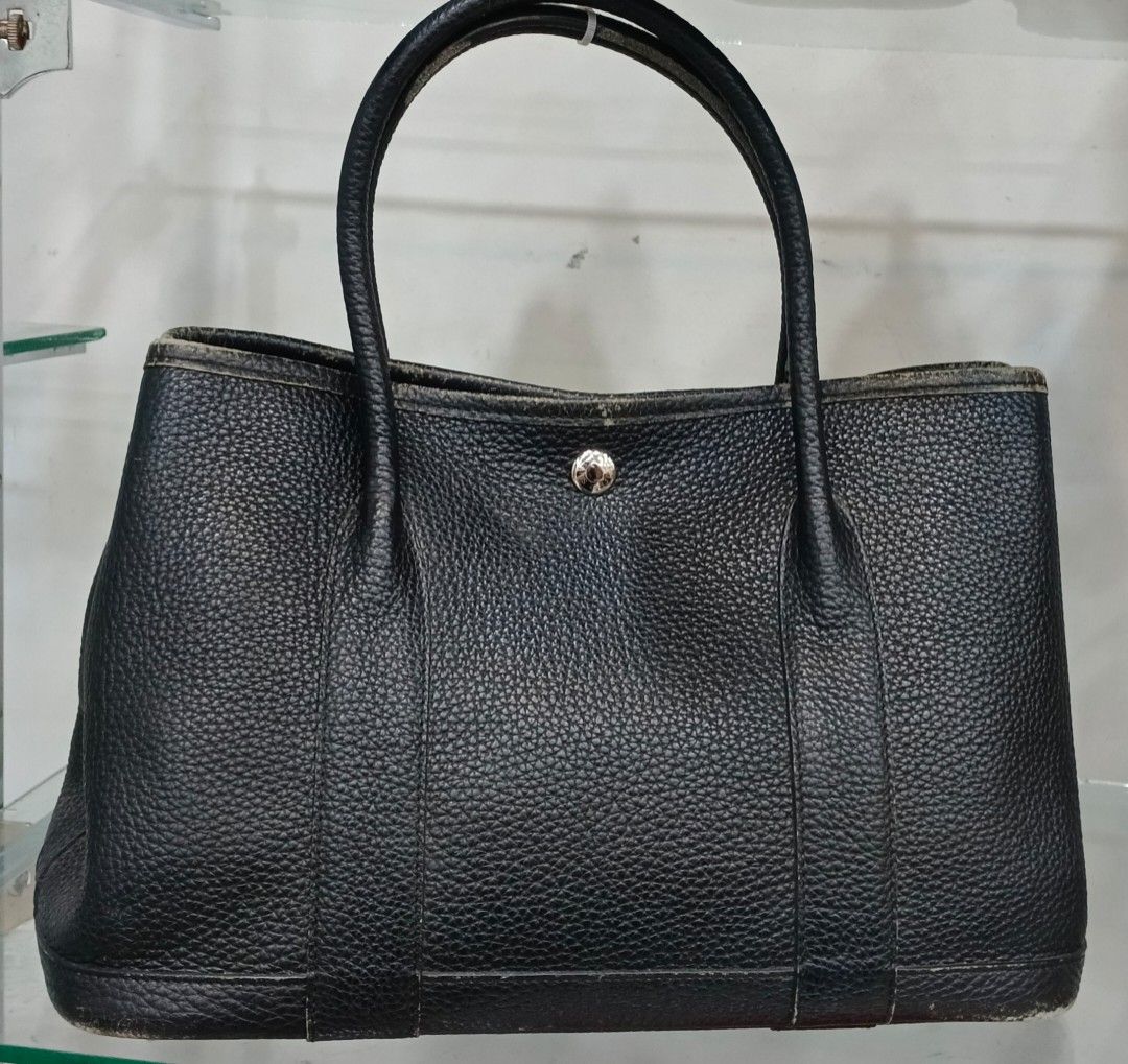 Hermes Black Leather Tote Bag (Category: Luxury Bags & Wallets) located in Legazpi City. Submitted by georgepineda791 (Listing ID 1457104970, Image 1). Description: PRELOVED HERMÈS GARDEN PARTY – BLACK LEATHER 🖤 A classic and spacious Hermès Garden Party in black leather, perfect for everyday use or as a roomy work/tote bag. Made of quality leather with a beautiful, timeless design. ✨ DETAILS: • Hermès Garden Party • Black quality leather • Spac