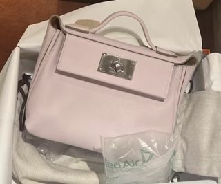 （分類：）位於 。 由 bellize.luxury 提交（商品編號 1457130766，圖片 1）。簡介： 。