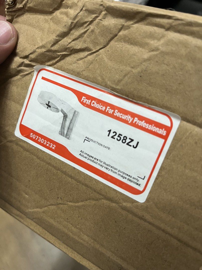 Hikvision DS-1258ZJ Wall Mount Bracket (Category: Networking) located in Paranaque City. Submitted by rowell.nono (Listing ID 1457021498, Image 1). Description: * Model: DS-1258ZJ * Brand: Hikvision * Type: Indoor wall-mount bracket * Material: ABS + PC plastic * Color: Hikvision white * Dimensions: humigit-kumulang 111 × 120 × 162.8 mm * Weight: ~200 g * Purpose: Ikabit ang dome CCTV camera sa pader at itago/ipasok ang cable sa loob ng bracket. 