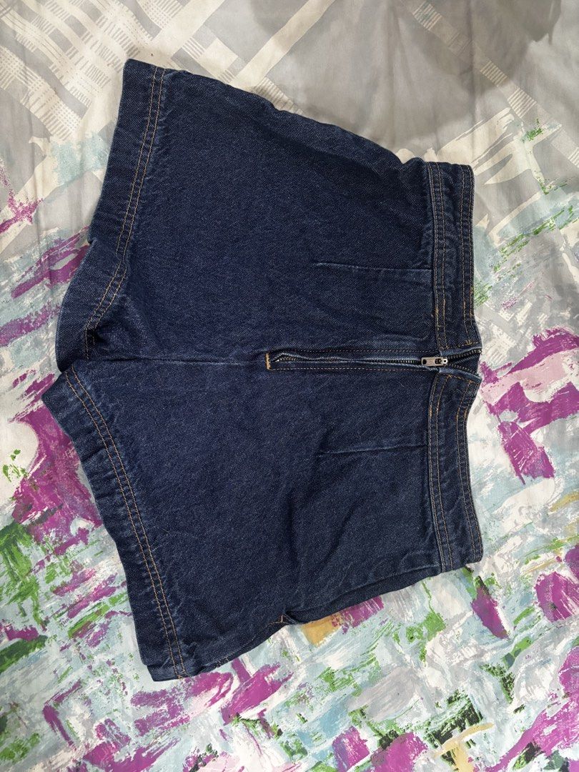 H&M Denim Skort (Category: Skirts) located in Marikina City. Submitted by minsh113 (Listing ID 1457023048, Image 2). Description: .
