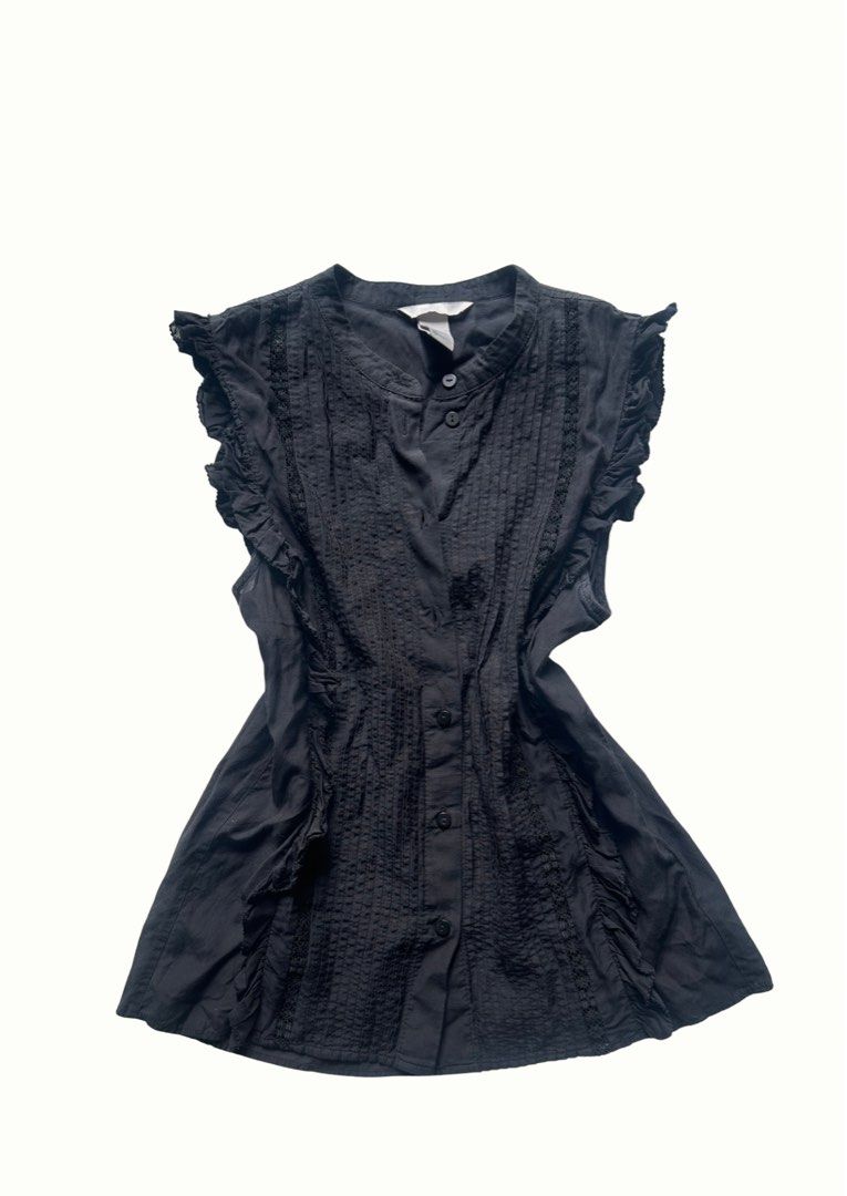 H&M ruffled cap sleeves (Category: Sleeveless) located in Dumaguete. Submitted by hellograbs (Listing ID 1457033892, Image 1). Description: So flattering on Fits xs-s.