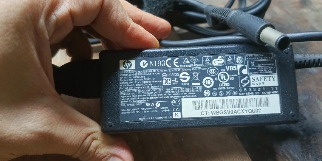HP charger 65 watts 18.5 volts (Category: Chargers) located in Manila. Submitted by zon1226 (Listing ID 1457041825, Image 2). Description: .