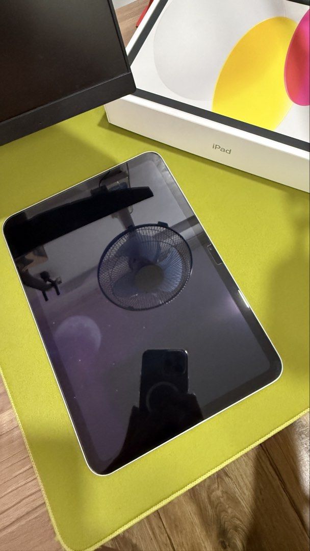 Ipad A16 (Category: iPad) located in Tanauan. Submitted by wowenz_22 (Listing ID 1457132412, Image 2). Description: Ipad A16 Silver 128 gb Almost bnew Only 8 cycle count / 100% Battery Health No issues Complete with box and charger .