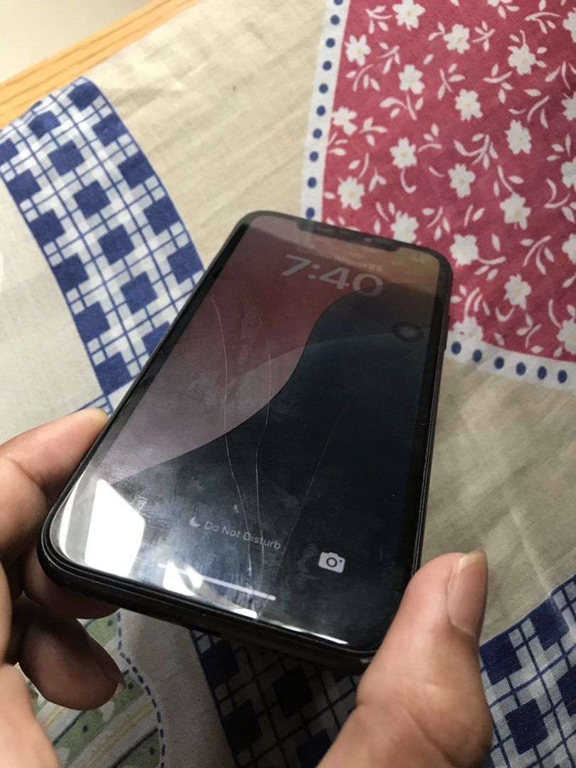 IPHONE 11 FOR SALE ‼️ (Category: iPhone 11 Series) located in Malolos. Submitted by maviel.moon (Listing ID 1457140606, Image 3). Description: IPHONE 11 !!! Condition: ✅ 64 GB ✅ 62% BH ✅ True Tone Working ✅ Face ID Working ✅ Unit + Case only ✅ Unli check and reset Honest Issue: ✔️ Replaced LCD ✔️ Crack LCD (still work in good condition and doesn’t affect the performance) ✔️ Scratch and Dents 📍 Meet-up around Manila/Sta. Mesa.