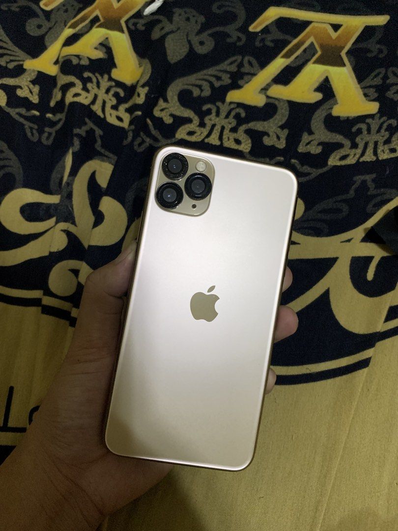 Iphone 11 Pro Max 256gb (Category: iPhone 11 Series) located in Manila. Submitted by rhysapollo38380 (Listing ID 1457082310, Image 2). Description: 256gb Globelock All parts are original so all functions are working. (trunetone,faceid,data,wifi,etc.) Lady owned therefore there is no scratches or dents. Inclusion: Unit itself, Ceramic tempered glass, 2 original cases, Cord, tempered glass for backglass, 3 camera protection. Please don't lowball an