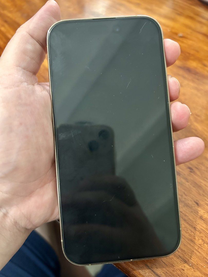 Iphone 14 Pro 128 GB (Category: iPhone 14 Series) located in Manila. Submitted by pmariellepiala (Listing ID 1456958444, Image 3). Description: Iphone 14 Pro 128GB Globe locked Excellent condition with minimal dent but everything is working! RFS: Will be upgrading .