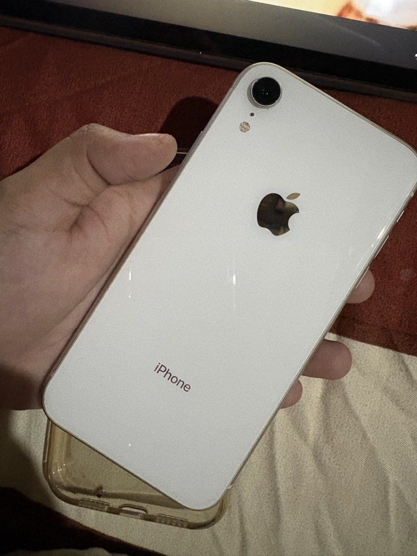 iPhone XR (Category: iPhone X Series) located in Manila. Submitted by nicholee_owl (Listing ID 1457082462, Image 2). Description: iPhone XR 64gb Issue is no camera & face id Replacement ang batt Selling it for 4500 Nego for sure buyers Pass sa lowballers.