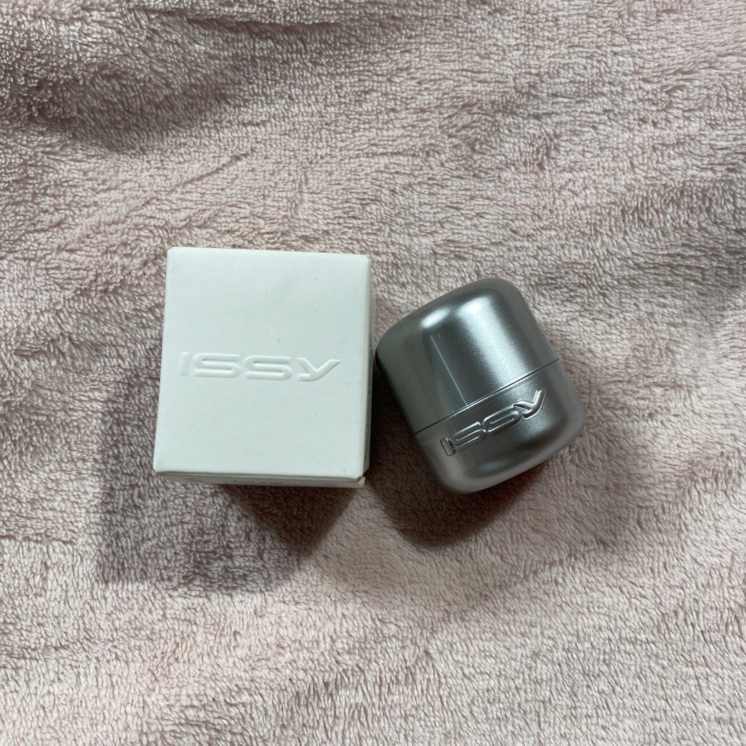 Issy Crème Flush Stick - Blush (Milkshake) (Category: Makeup) located in Cabanatuan. Submitted by andifinds (Listing ID 1457037443, Image 1). Description: WHAT IT IS: A take-anywhere cream stick that adds a touch of beautiful, soft-matte color to the lips and cheeks. WHAT IT DOES: Each swipe delivers the perfect amount of creamy color, creating a natural-looking, healthy flush that stays put for hours. The blendable formula layers seamlessly over