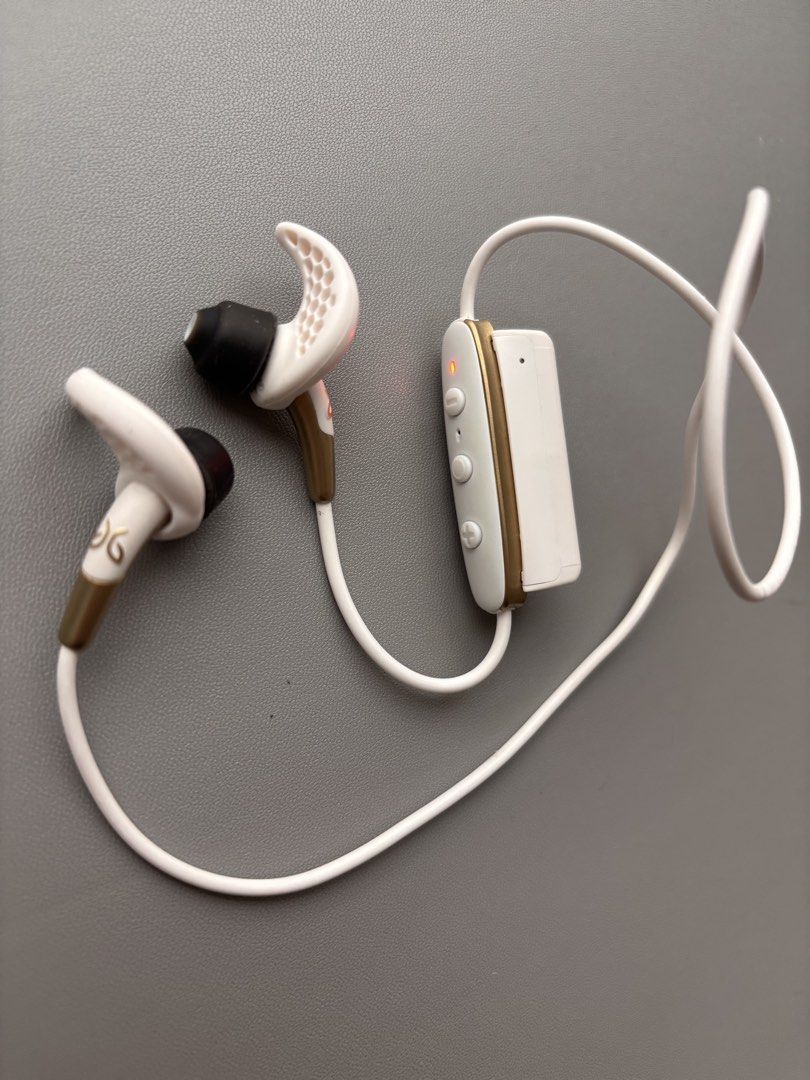 Jaybird Freedom F5 Wireless Bluetooth Earbuds (Category: Earphones) located in Quezon City. Submitted by shannon.59 (Listing ID 1456965733, Image 1). Description: - Jaybird Freedom - Wireless Bluetooth connectivity - Missing a few ear tips & the black pouch but otherwise complete - 100% functional RFS: Initially used it for running but I don’t anymore MOP: GoTyme, Maribank, GCash.