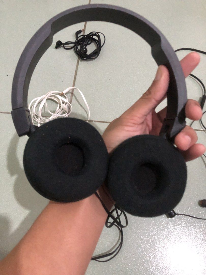 JBL authentic Headphone and earphones bundle set (Category: Headphones & Headsets) located in Quezon City. Submitted by markgolveo (Listing ID 1456960302, Image 3). Description: JBL authentic Headphone and earphones bundle set No set breaking Selling as bundle only Set includes JBL headphones wired good quality output working left and right and mic button JBL neck band bluetooth working properly good battery life, missing rubber charging cover JB