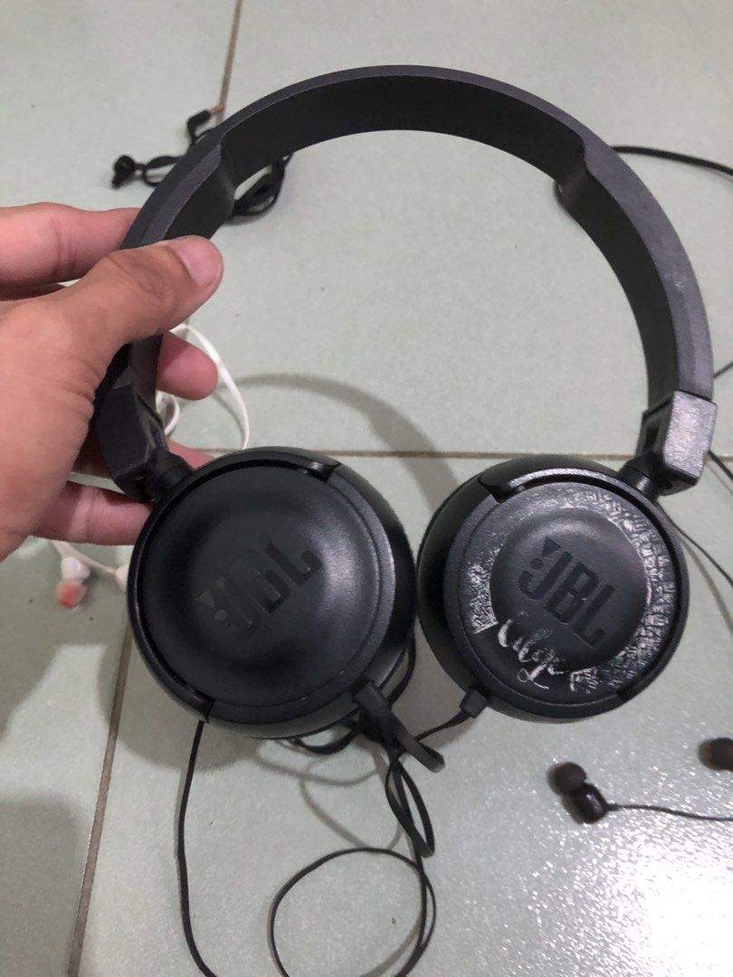 JBL authentic Headphone and earphones bundle set (Category: Headphones & Headsets) located in Quezon City. Submitted by markgolveo (Listing ID 1456960302, Image 2). Description: JBL authentic Headphone and earphones bundle set No set breaking Selling as bundle only Set includes JBL headphones wired good quality output working left and right and mic button JBL neck band bluetooth working properly good battery life, missing rubber charging cover JB