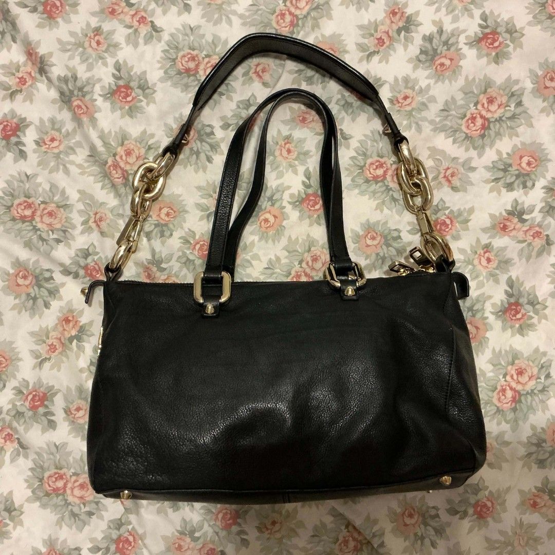 Juicy couture real leather two way bag (Category: Shoulder Bags) located in Cabanatuan. Submitted by epicurations21 (Listing ID 1457139823, Image 1). Description: negotiable.