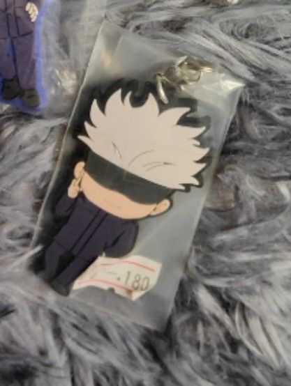 Jujutsu Kaisen Gojo Satoru Keychains (Category: J-Wave Merchandise) located in Pasig City. Submitted by hazelscollectibles (Listing ID 1445844098, Image 1). Description: - Jujutsu Kaisen keychain 130 - Features Gojo Satoru and Geto Suguru - Includes one rubber keychain and one acrylic keychain - Blue keychain has Bandai Spirits branding - All items are new and in original packaging - Ideal for fans of the Jujutsu Kaisen anime.