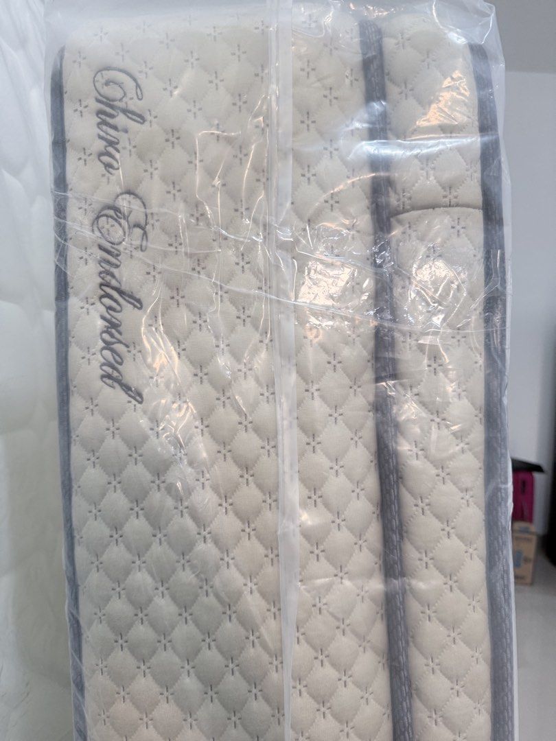 Kasur King Koil Chiro Endorsed Queen Size 160x200 (Kategori: Perabotan Rumah) berada di Jakarta Selatan. Dikirim oleh irfanalvaro (ID iklan 1457095576, Gambar 2). Deskripsi: Jual kasur king koil chiro endorsed firm feel kondisi segel belum pernah pakai. Sangat boleh untuk cek dulu lokasi tangerang atau langsung lalamove juga gpp. Nego asal waras. .