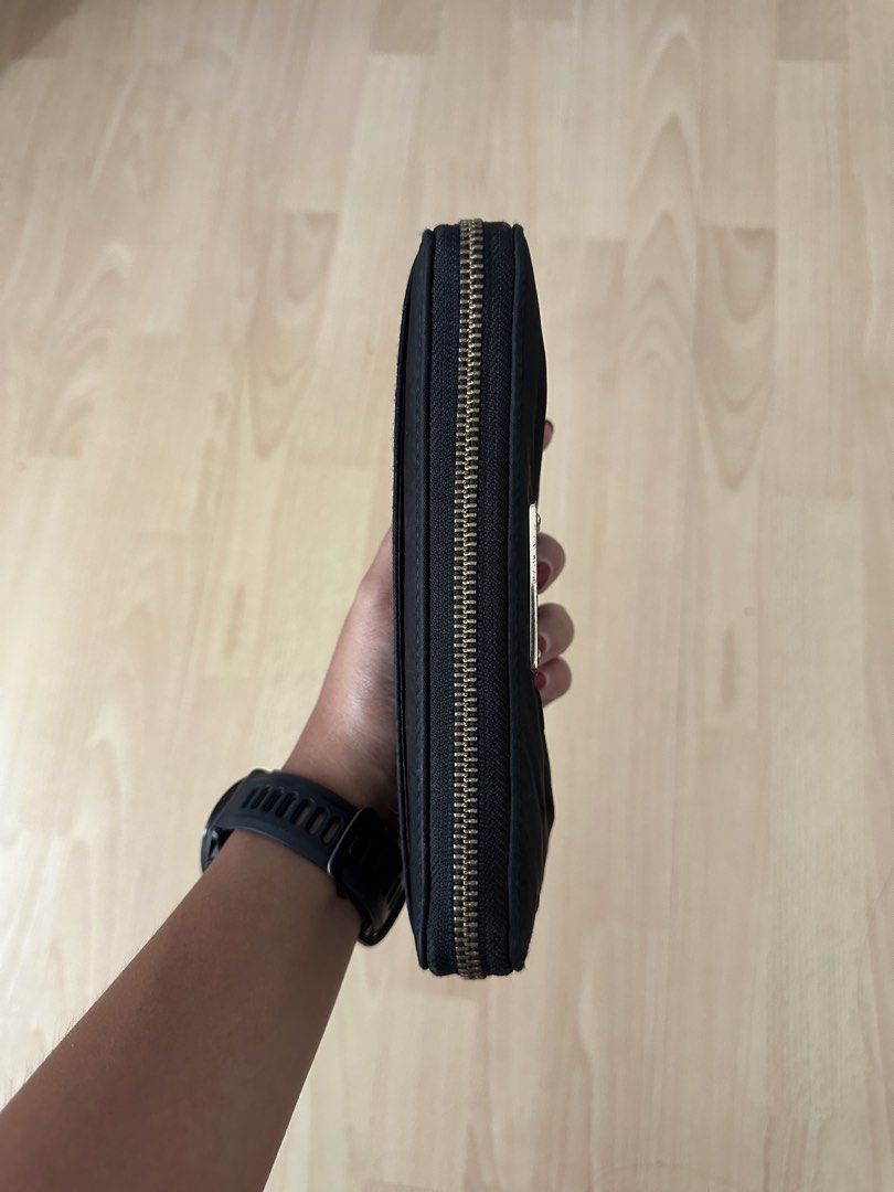 Kate Spade Black Nylon Zip Wallet (Category: Wallets & Card holders) located in Quezon City. Submitted by tangled8 (Listing ID 1456998720, Image 3). Description: .
