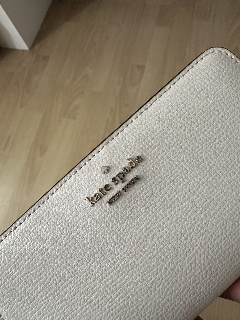 Kate Spade Off White Leather Wallet (Category: Wallets & Card holders) located in Quezon City. Submitted by tangled8 (Listing ID 1456998568, Image 3). Description: .