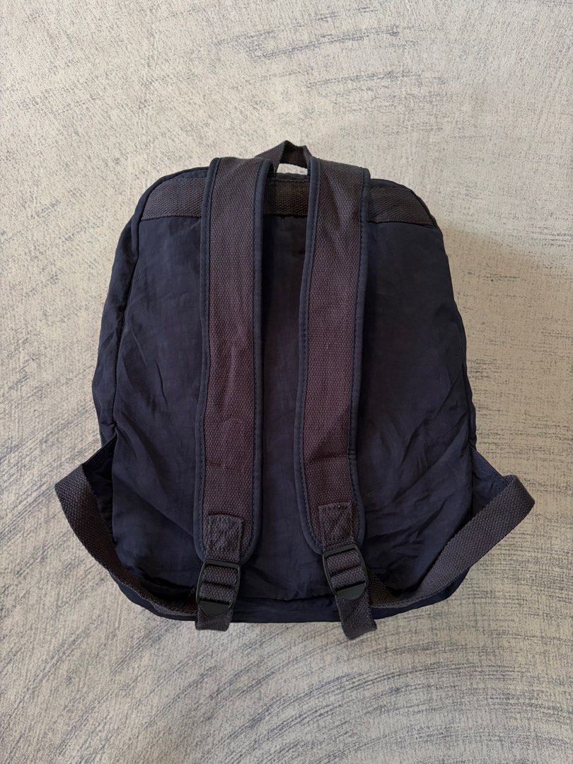 Kipling Nylon Backpack (Category: Backpacks) located in Kota Bharu. Submitted by mixbrandclothing (Listing ID 1457119620, Image 2). Description: 🔰Warna navy blue 🔰Material crinkled nylon 🔰Saiz besar ngam untuk sekolah/kolej/kerja 🔰2 compartment besar 🔰Condition: 9/10 🔰Bebas koyak/lubang 🔰Zip lancar Harga tak termasuk pos Terima kasih.