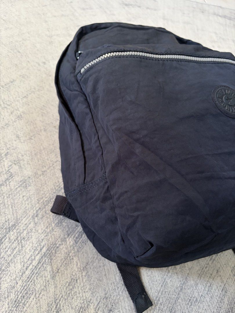 Kipling Nylon Backpack (Category: Backpacks) located in Kota Bharu. Submitted by mixbrandclothing (Listing ID 1457119620, Image 3). Description: 🔰Warna navy blue 🔰Material crinkled nylon 🔰Saiz besar ngam untuk sekolah/kolej/kerja 🔰2 compartment besar 🔰Condition: 9/10 🔰Bebas koyak/lubang 🔰Zip lancar Harga tak termasuk pos Terima kasih.