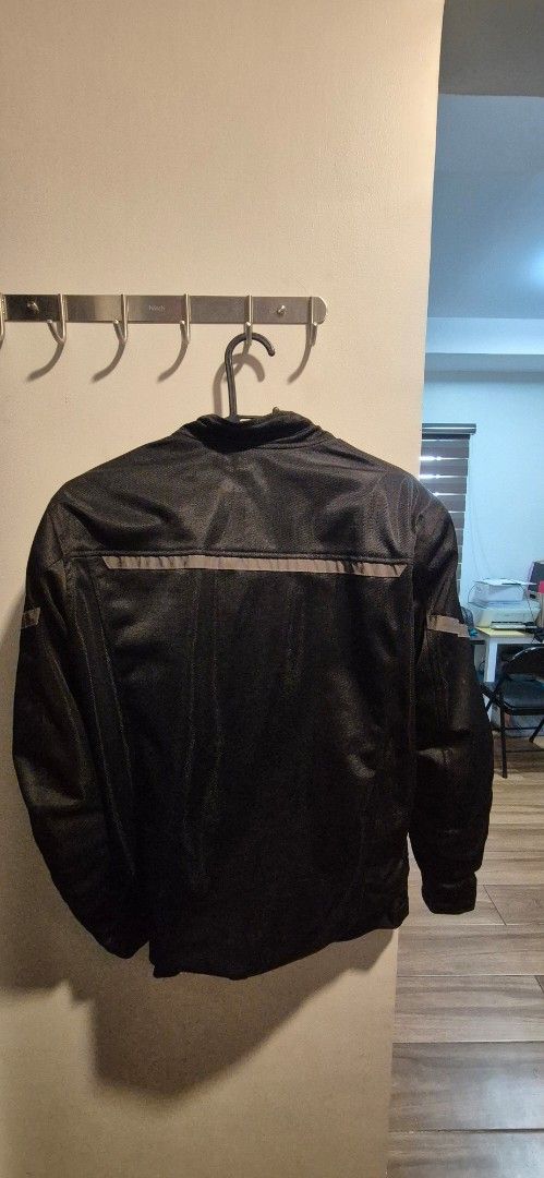 Komine Motorcycle Jacket XL (Category: Coats, Jackets and Outerwear) located in San Pedro. Submitted by chris_k19 (Listing ID 1457020882, Image 2). Description: - Black Komine Motorcycle Jacket - Size: XL - CE Approved Protection - Breathable Mesh Material - complete paddings - back, shoulder, chest and elbow - no damages - meet up san pedro or alabang - All Zippers and Pockets Functional - Great for Riding - Ready for its next adventure.