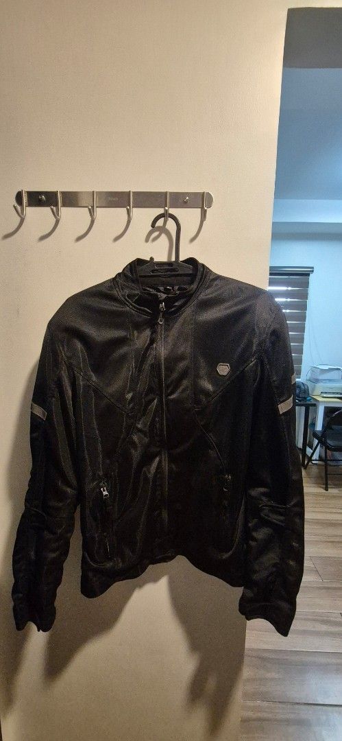 Komine Motorcycle Jacket XL (Category: Coats, Jackets and Outerwear) located in San Pedro. Submitted by chris_k19 (Listing ID 1457020882, Image 1). Description: - Black Komine Motorcycle Jacket - Size: XL - CE Approved Protection - Breathable Mesh Material - complete paddings - back, shoulder, chest and elbow - no damages - meet up san pedro or alabang - All Zippers and Pockets Functional - Great for Riding - Ready for its next adventure.