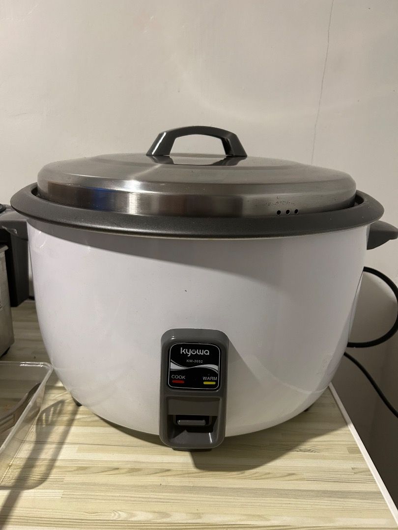 Kyowa 7.8 L Rice Cooker (Category: Cookware & Accessories) located in San Pablo. Submitted by cleopatratheaphilopator (Listing ID 1457088026, Image 1). Description: Kyowa 7.8 L Rice Cooker .